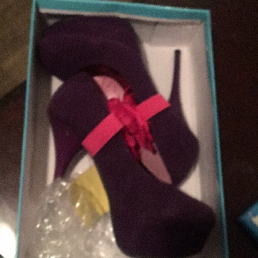 Heels - Picture 3 of 5